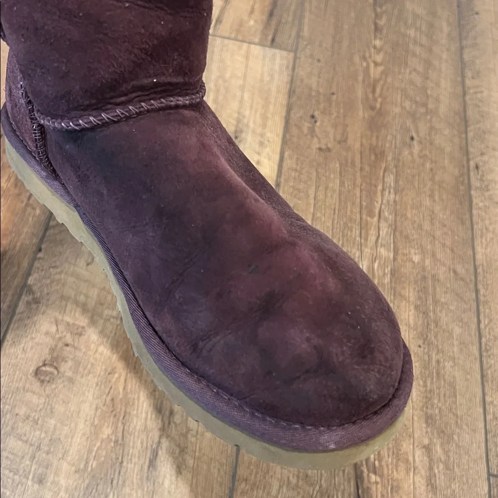 UGG Bailey Button Boots, size 8